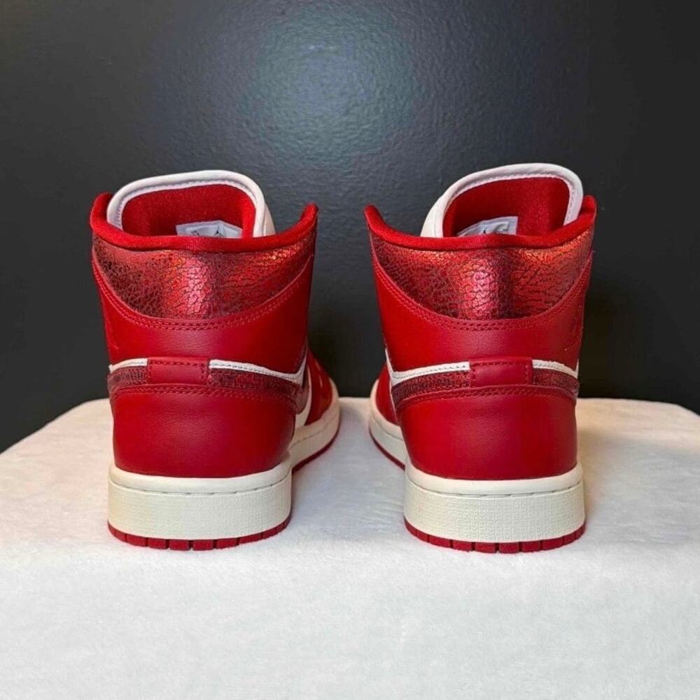 Air Jordan 1 Mid “Valentine’s Day 2025” – HJ9337-106 | 9M/10.5W - Picture 9 of 14